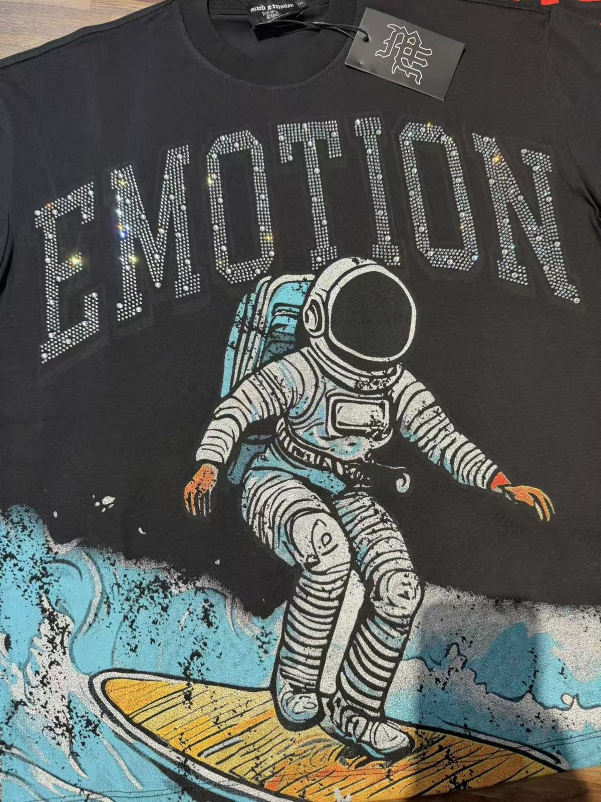 MIXED EMOTION Astronaut Surf Graphic T-Shirt — detail